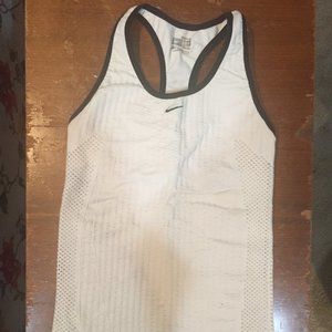 XS Women's Nike Running Top